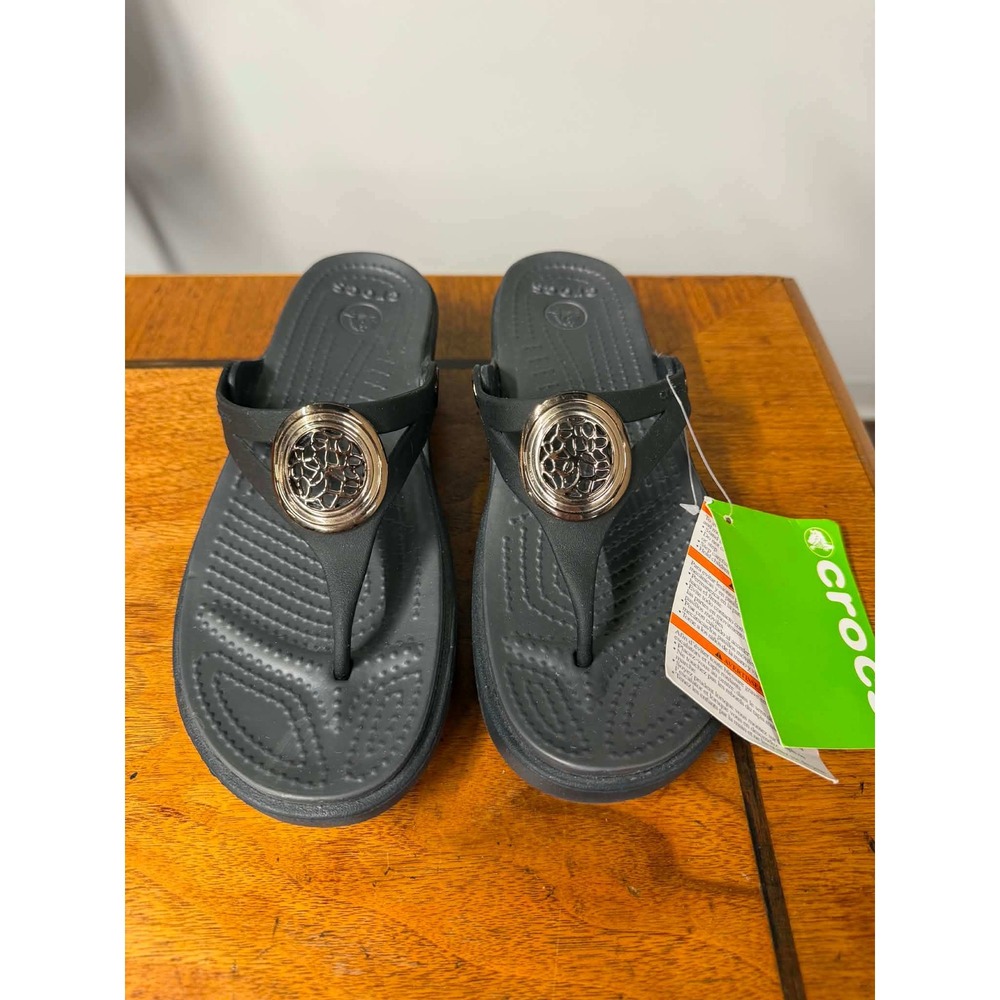 Crocs Womens 6 Black Graphite Sanrah Circle Wedge Flip Flops Sandals 14955-02S